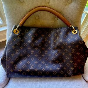 Louis VuittonArtsy Handbag Monogram Canvas MM
